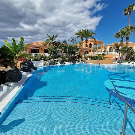 Playa Vistas With Breathtaking Sea View, Only 100 M To The Sea, Heated Pool, Aircondition For A Fee, Wifi